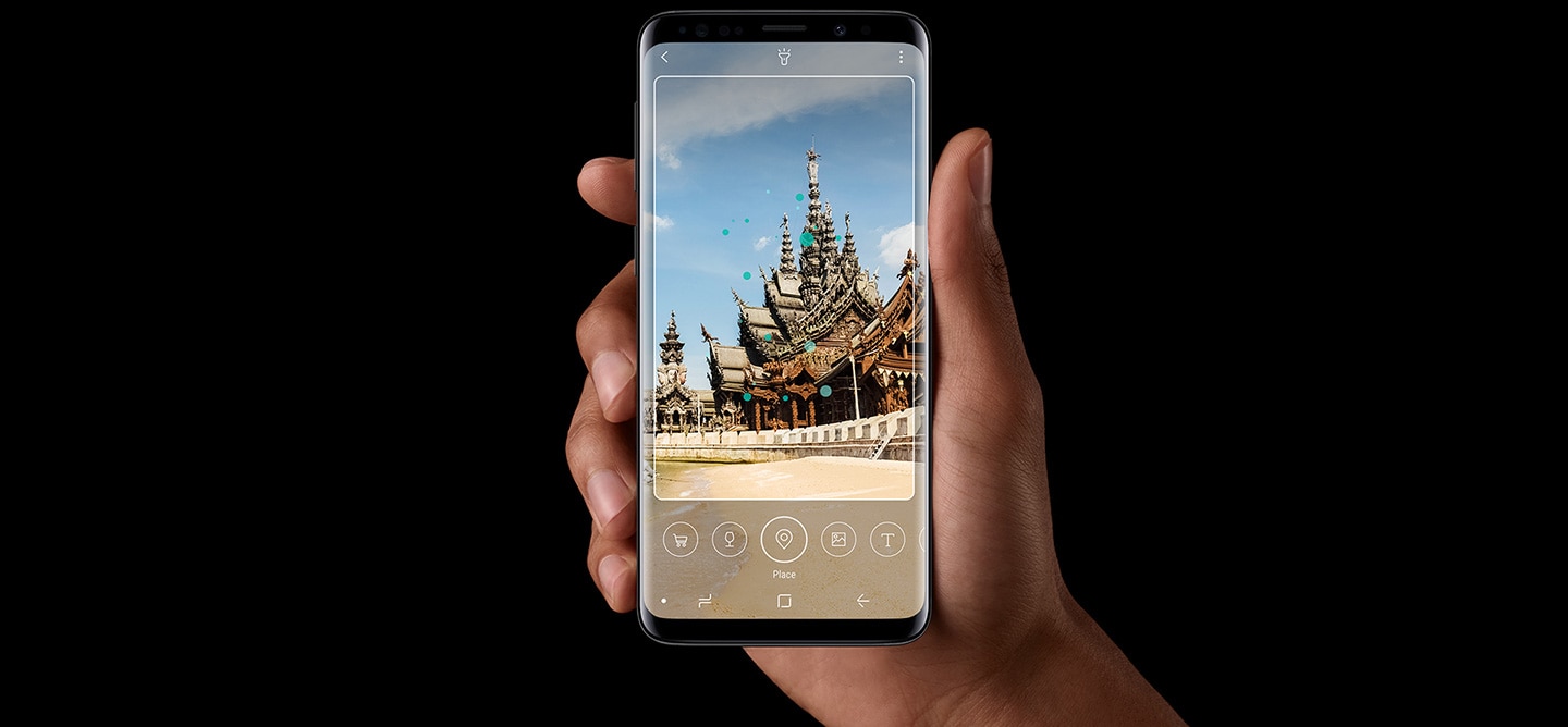 Vue avant d'un Galaxy S9 Midnight Black sur lequel la fonction Vision de l'application Bixby est en cours d'exécution.