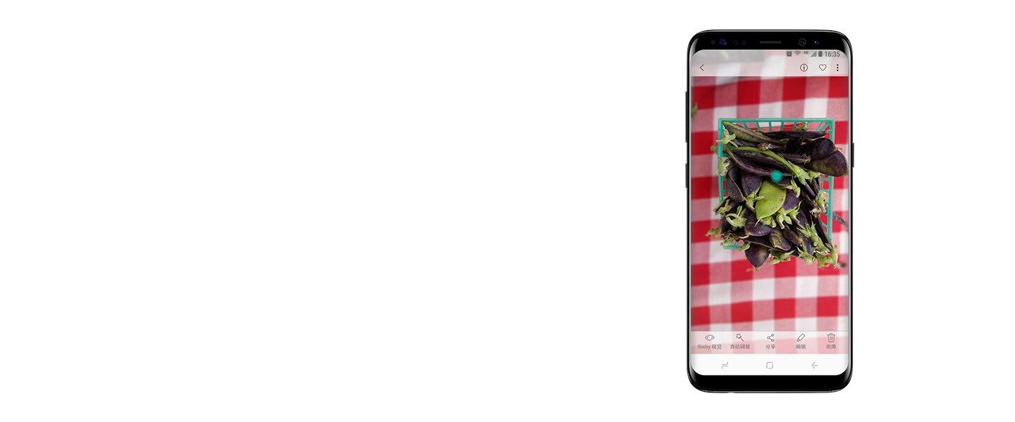 使用 Bixby 视觉显示食物照片的 Galaxy S8 Midnight Black 图片。