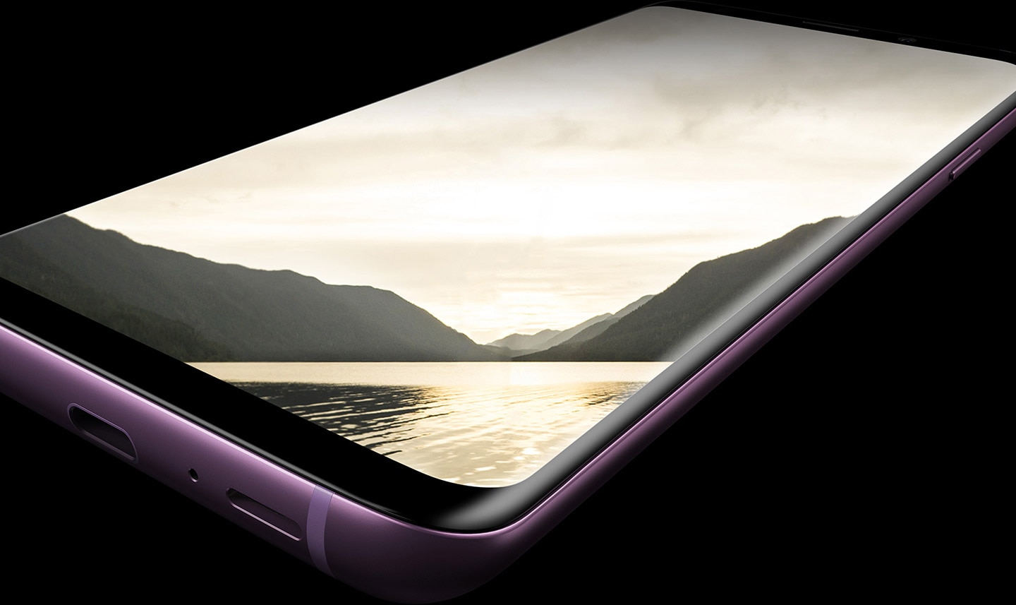 Abbildung eines Galaxy S9+ in einem Winkel, der das Infinity Display hervorhebt
