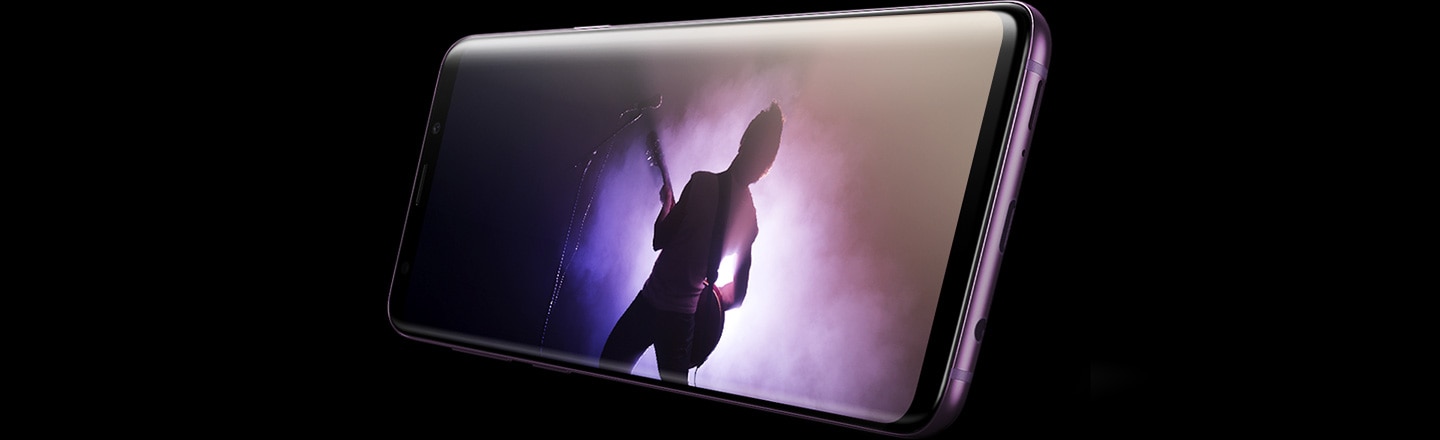 Abbildung eines Galaxy S9+ in einer Landschaft, ringsum von animierten Pusteblumen umgeben, die sich zum Sound der Stereolautsprecher bewegen, mit einer Abbildung auf dem Display