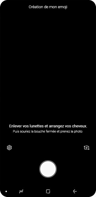 Interface utilisateur graphique de création d’Emoji en réalité augmentée affichée sur le Galaxy S9+ avec un selfie à l’écran