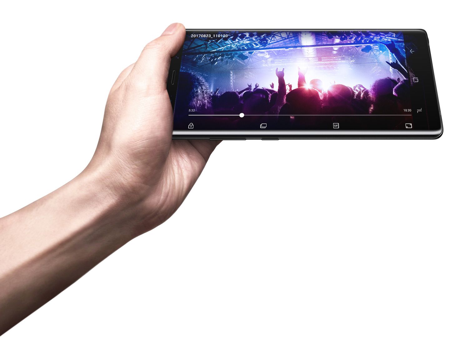 Mano que sostiene el Galaxy Note8 en modo de pantalla horizontal