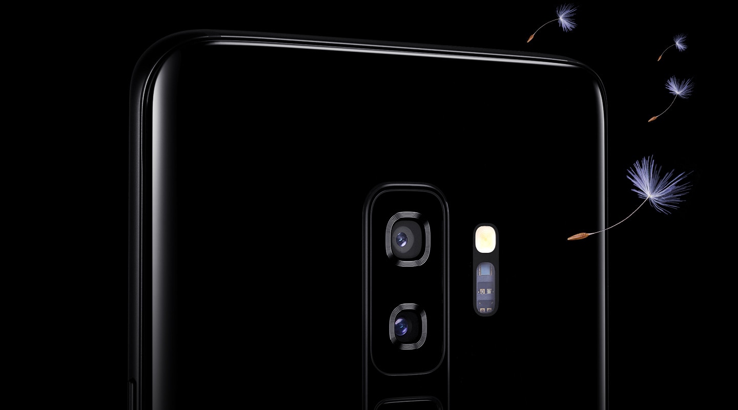 Galaxy S9 или S9+ гледан од заден агол за да се покаже двојната камера