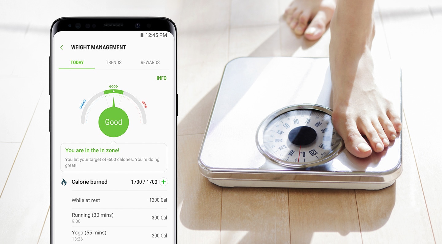 Image illustrant une tentative d'évaluation du poids et image montrant mes données de gestion du poids dans l'application Samsung Health sur le Galaxy S9 Midnight Black.