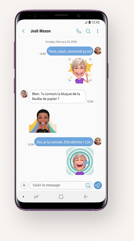 Galaxy S9+ affichant une conversation dans l&#39;application Messages avec des autocollants AR Emoji