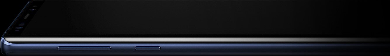 صورة هاتف Galaxy Note9 وهو ممدد، تم التقاطها من اليسار، وفيها يظهر خط على الشاشة متبوعاً بقلم S Pen.