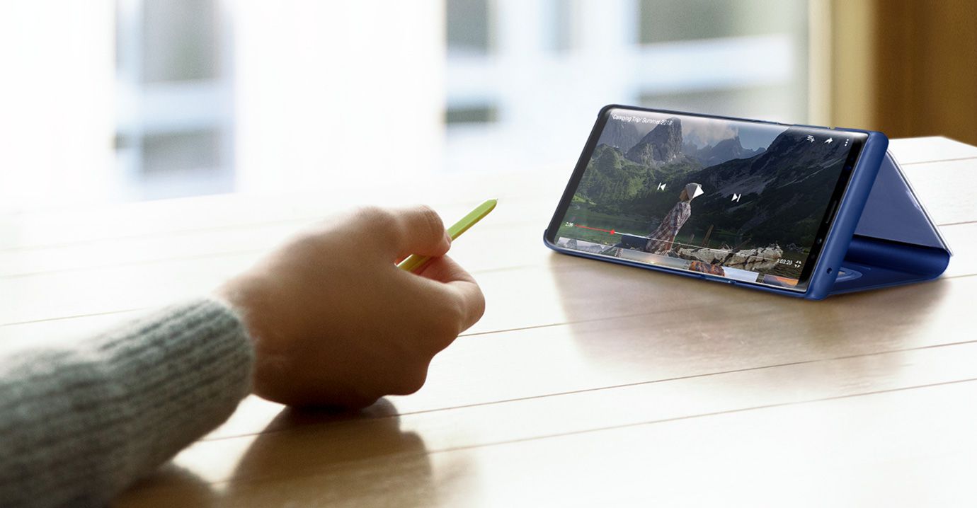 Image of person controlling YouTube video with S Pen