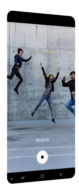 Illustration of three screens showing Motion Detect GUI on Galaxy S9 with frames from a Super Slow-mo video taken on Galaxy S9 or Galaxy S9
