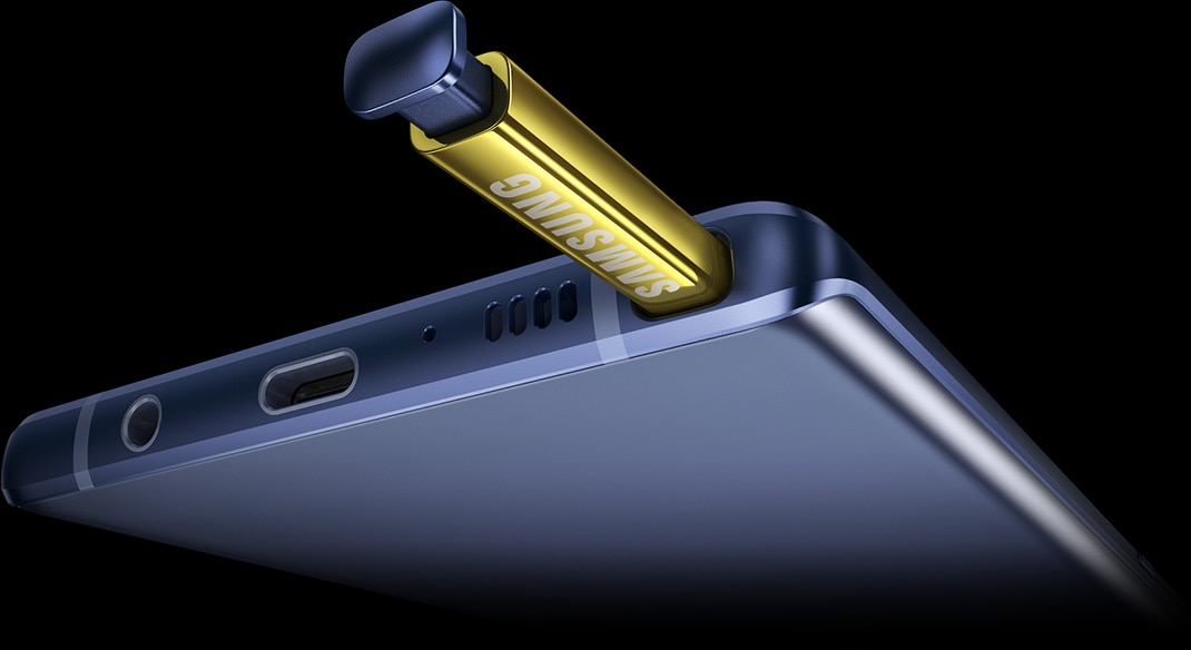 Närbild av Galaxy Note9 med S Pen utdragen en bit